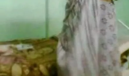 बाथरूम में बालों बिल्ली कमबख्त के हिंदी फिल्म हिंदी वीडियो सेक्सी साथ युवा लाल बीबीडब्ल्यू