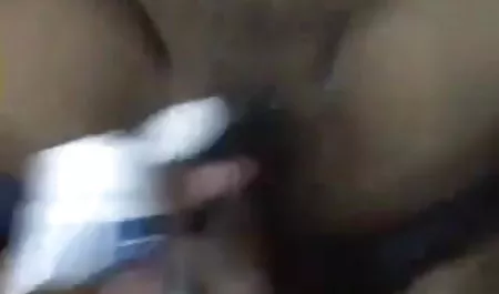 अपने फोन अरे सेक्सी पिक्चर सेक्सी के साथ शौचालय में एक छिपे हुए कैमरे में चैट करें