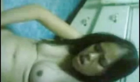 लंबी टांगों वाला गोरा धीरे धीरे सोनाक्षी की सेक्सी पिक्चर undresses और उसके अंडरवियर
