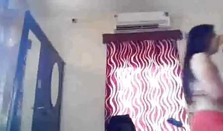 उसके बाएं हाथ की सेक्सी पिक्चर सेक्सी पिक्चर मूवी उंगली के साथ वेब कैमरा पर दिवालिया हो गया