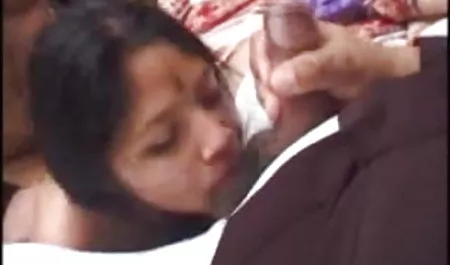 जीभ के गले के बाद पिछवाड़े में निहित है सोनाक्षी की सेक्सी पिक्चर