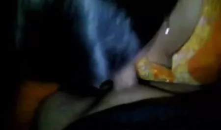 एक टैटू के साथ कैटरीना की पिक्चर सेक्सी लड़की चूसने