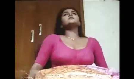 एक कमबख्त आदमी करीना कपूर सेक्सी पिक्चर के साथ दो रूसी वेश्या ।