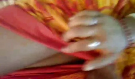 शरारती सेक्सी मॉडल पिक्चर जवान आदमी के साथ डबल इंगा चल रही है