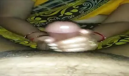 विकृत लड़की माफी माँगने के लिए एक लड़ाई के बाद आया भोजपुरी की सेक्सी पिक्चर