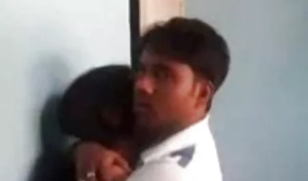 वह उसके स्तन को कुचलने के वर्ल्ड सेक्सी पिक्चर लिए खेल के बजाय छड़ी फेंक दिया