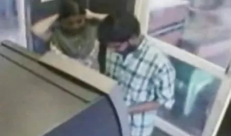 एक ममता कुलकर्णी सेक्सी पिक्चर ग्राहक की सेवा एक काले वेश्या एक मूर्ति था