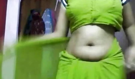 वह एक कार में स्कैन करता है जब एक दोस्त ने उसे की तस्वीरें लेता है सेक्सी मूवी पिक्चर फिल्म