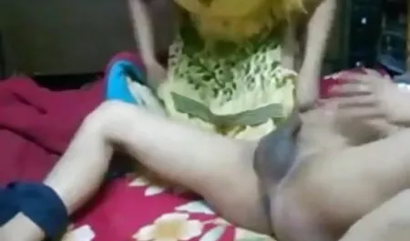 इस आदमी को शॉवर सेक्सी पिक्चर इंग्लिश सेक्सी में एक पतली औरत हिलाता