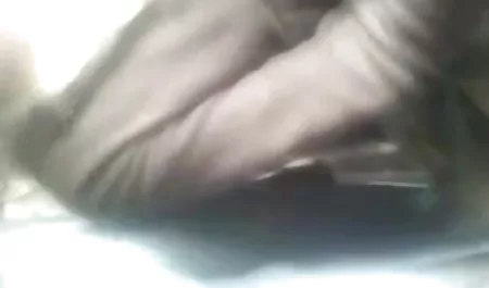 सुनहरे बालों वाली मालकिन कार्यालय और लहरों में डेस्क पर फिल्म सेक्सी हिंदी पिक्चर खींचती