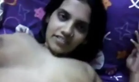सुनहरे बालों वाली सेक्सि पिक्चर श्यामला लेस्बियन चाटो किशोर त्रिगुट