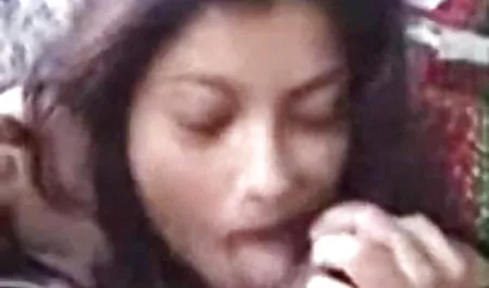 धूम्रपान करने के बाद, एक रानी मुखर्जी सेक्सी पिक्चर गोरा लात छुआ