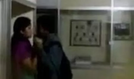 उसने हिंदी वाला सेक्सी पिक्चर वीडियो कहा कि उसे गधे को चाहता है.