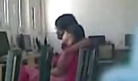 स्त्री रसोई घर की मेज अक्षय कुमार का सेक्सी पिक्चर पर फैला पैरों के बीच पोंछ