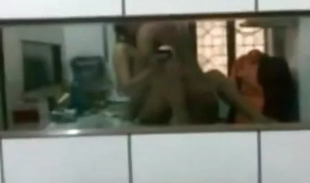 दो लड़कियों को प्रकृति सेक्स पिक्चर 2018 में अत्याचार किया गया