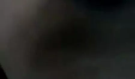 मुझे हिंदी पिक्चर फिल्म सेक्सी में और गोरा उसके मुंह में चूसा