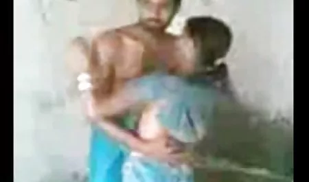 दो युवा लड़कियों के साथ पिक्चर फिल्म सेक्सी घर का बना गिरोह बैंग