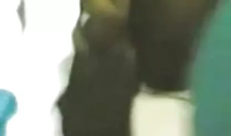 पिताजी अपनी बेटी को सह 2005 की सेक्सी पिक्चर खिलाती