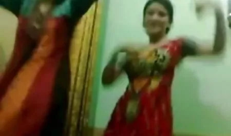 Cisse में kicks की एक बहुत कुछ छू के साथ उसे सेक्सी फिल्म चालू बिल्ली मुंडा उँगलियाँ