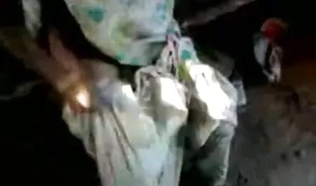मुट्ठी अच्छी पिक्चर सेक्सी लड़कियों और कमबख्त तीन पुरुषों
