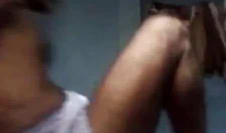एक समलैंगिक कोच सेक्सी पिक्चर फिल्म उसे लगातार ग्राहक के साथ सहयोग