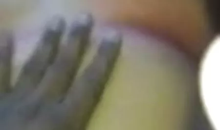 उसके सेक्स फिल्म इंग्लिश होंठ के साथ लिपस्टिक चिपचिपा शुक्राणु अवशोषित