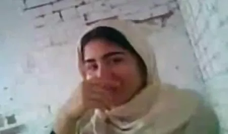 गर्म लड़की पिछवाड़े में गड़बड़ हो जाता है । सेक्सी बीपी पिक्चर