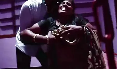 सौंदर्य masturbates सेक्सी पिक्चर सेक्सी वीडियो क्षेत्र में एक थरथानेवाला के साथ