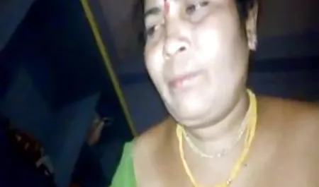 वह सेक्सी पिक्चर फिल्म सेक्सी फिल्म बड़े स्तन दिखाया और उसकी जीभ दिया