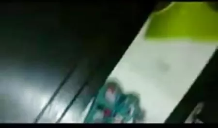 बशारचिरा एक आदमी के निपटान में एक कंडोम में एक वेब सेक्सी पिक्चर इंग्लिश में सेक्सी कैमरा डालता
