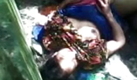 प्रेमिका हिंदी पिक्चर सेक्स कराह रही पिछवाड़े में लगाया