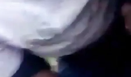 मैं अपने पति के साथ उठा और मेरे हाथ और एक 3 सीटों की अंगूठी के साथ सभी छेद उठा मिस पूजा सेक्सी पिक्चर