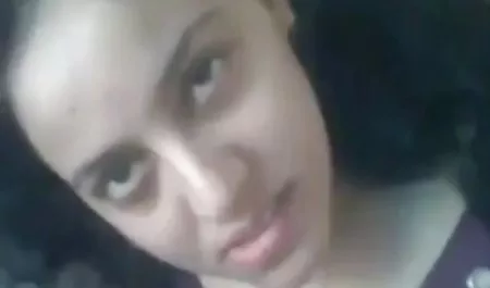 लाल शौचालय, खाल पर हिंदी में सेक्सी पिक्चर मूवी बैठता है और एक ही समय में हिलाता है.