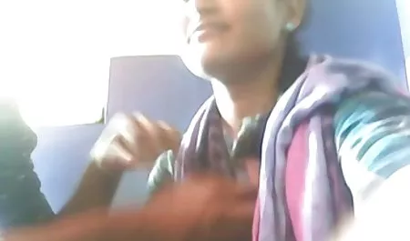 फर्श पर एक खिलौना के साथ दो छेद में सेक्सी वीडियो पिक्चर एक्स एक्स