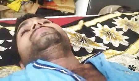चुपचाप प्रकृति अमेरिकन पिक्चर सेक्सी से बाहर, लड़की एक विशाल पत्थर पर चढ़ गए और उसे मिठाई मूत्र के साथ छिड़काव