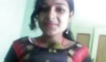 अपने खेल में एक युवा जोड़े को करीना कपूर की सेक्सी पिक्चर एक नए ध्वनि की कोशिश की
