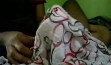 लड़कियों चुंबन के साथ शराब काटने और यौन संबंध का फैसला किया सेक्सी पिक्चर २