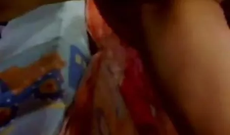 एक बीपी पिक्चर फिल्म सेक्सी सुंदर श्यामला सोफे पर एक आदमी के समक्ष आत्मसमर्पण किया